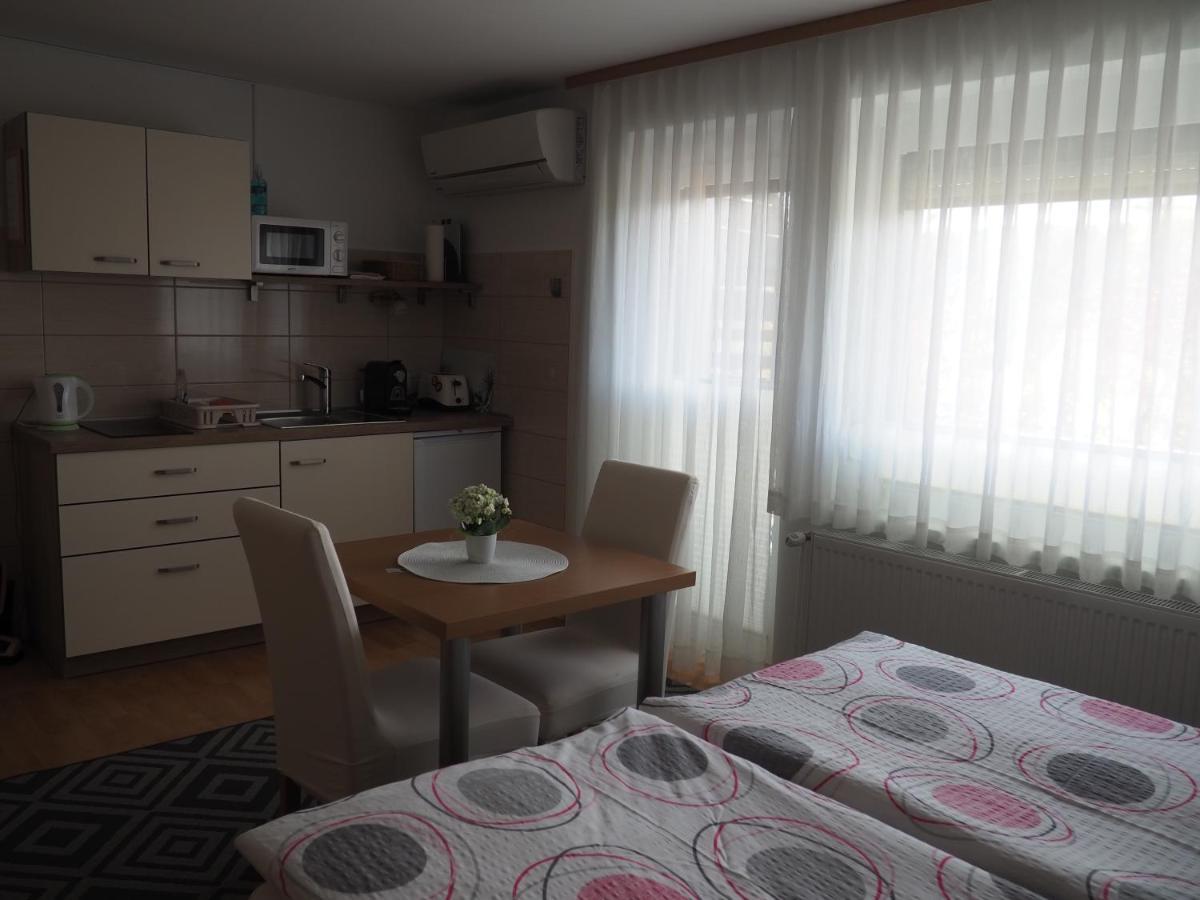 Rooms-Apartments Stojanovic Блед Екстериор снимка